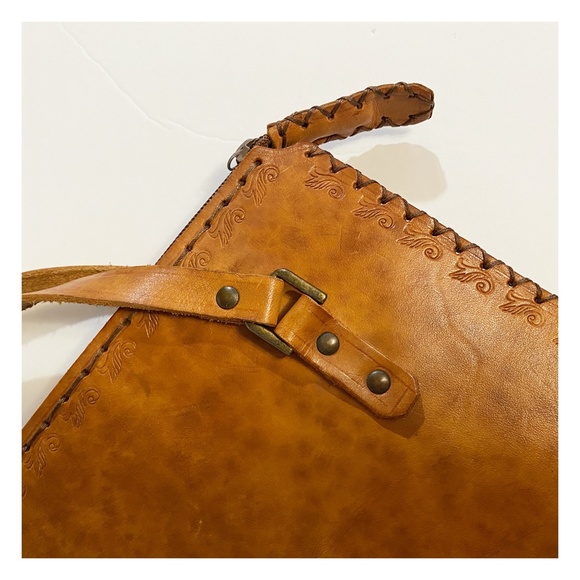 VINTAGE - LEATHER TOOLED ENVELOPE STYLE HANDBAG - Picture 4 of 9